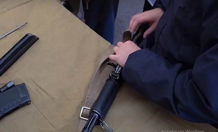 Радий Хабиров рассказал, как детей-инвалидов научили собирать автоматы