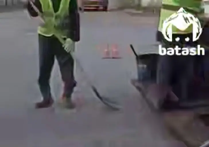 Показуха в Туймазах: старый асфальт скребут лопатами, пока мэр дает интервью