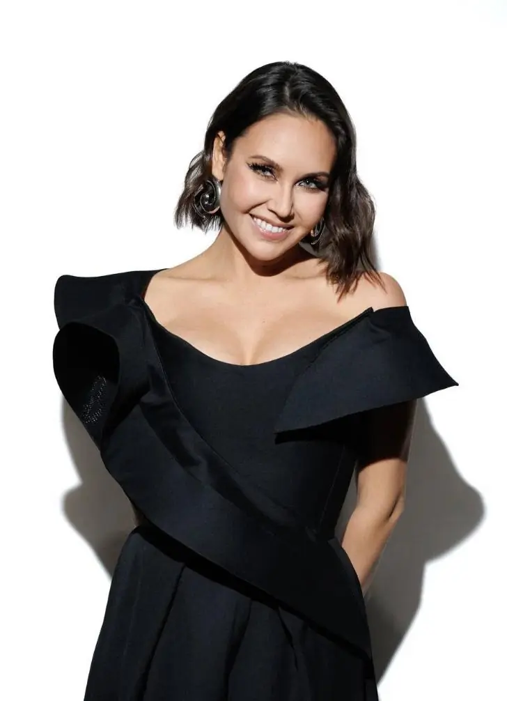 Уроженка Башкирии Ляйсан Утяшева показала упражнения для гибкости 