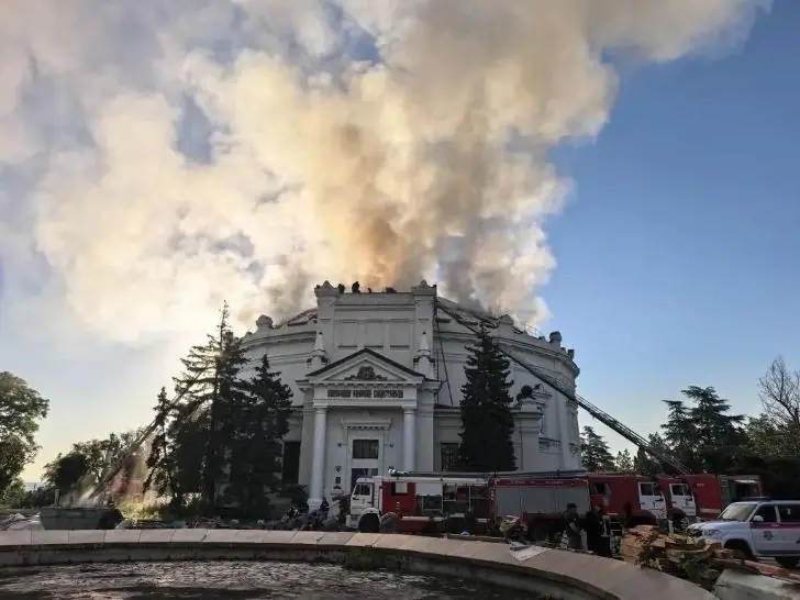 Украинский беспилотник ударил по зданию панорамы «Оборона Севастополя»