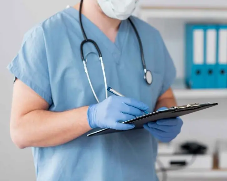 Эксперт бьет тревогу: отработка медиков обяжет государство найти им место даже при безработице