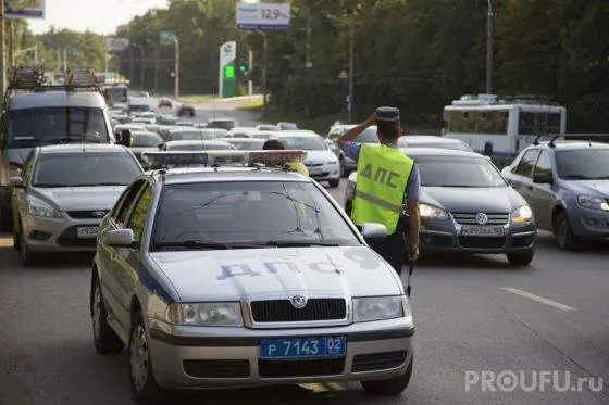 Вы раздражаете гаишников: в ГИБДД назвали самую бесящую категорию водителей — их «тормозят» всегда
