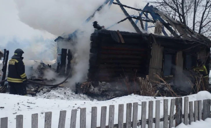Когда пламя погасло, нашли тело: в Башкирии в пожаре погибла женщина