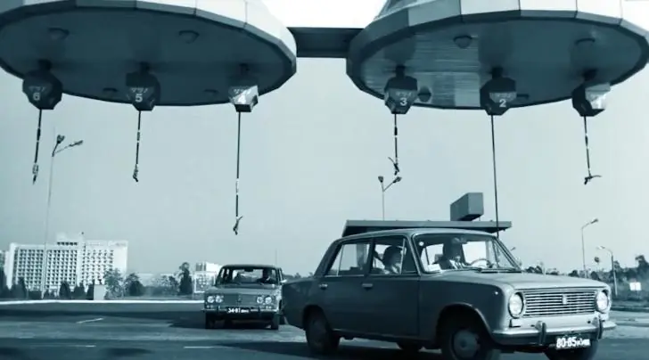 Страна — колхозов, а такой шик: зачем в СССР строили «летающие» АЗС и что с ними стало