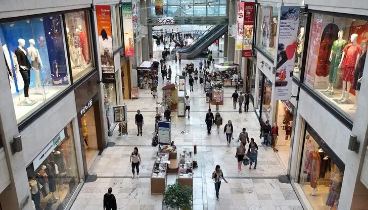 В ТЦ массово закрываются магазины одежды и обуви: что происходит на рынке