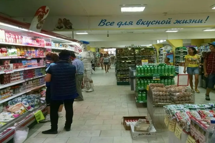 Россиянам советуют запастись водой, едой и лекарствами: эксперт предупредил о рисках