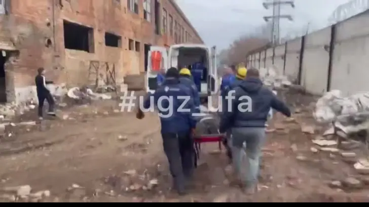 В Уфе рабочий рухнул с четвертого этажа строящегося дома