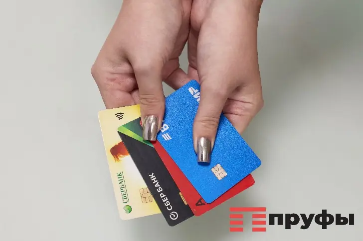 Банк списал 3000 рублей за обслуживание карты — откуда взялась комиссия
