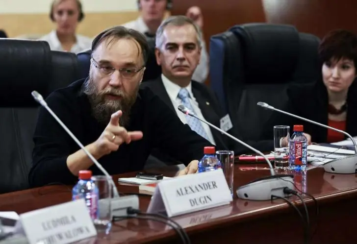 Философ Дугин предложил отрубить россиянам интернет на весну и лето