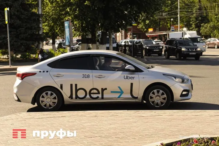 «Новая народная примета»: депутат предложил ограничить рост цен на такси в непогоду