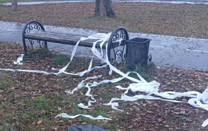 Появились кадры, как вандалы изуродовали парк в городе Башкирии