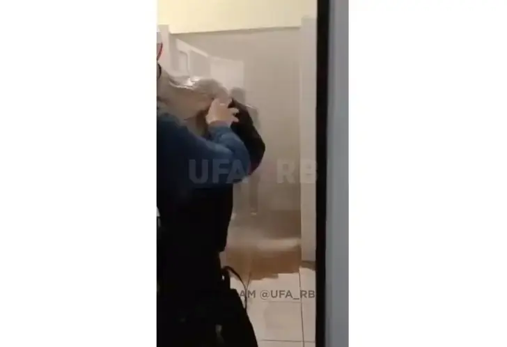 В Уфе ученик проломил батарею и устроил баню в туалете