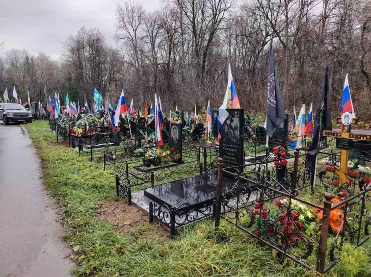 Погибшего на СВО «золотого прокурора» похоронили на Южном кладбище. Могилы мы не нашли – что произошло на самом деле?