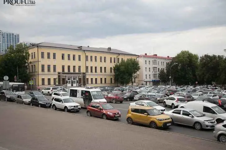 Российский авторынок рухнул, но доля отечественных машин выросла