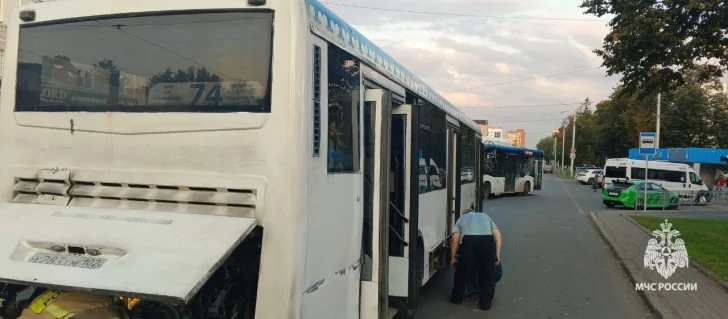 В Уфе загорелся целый автобус