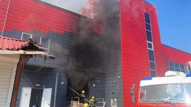 В Салавате случился пожар в торговом центре
