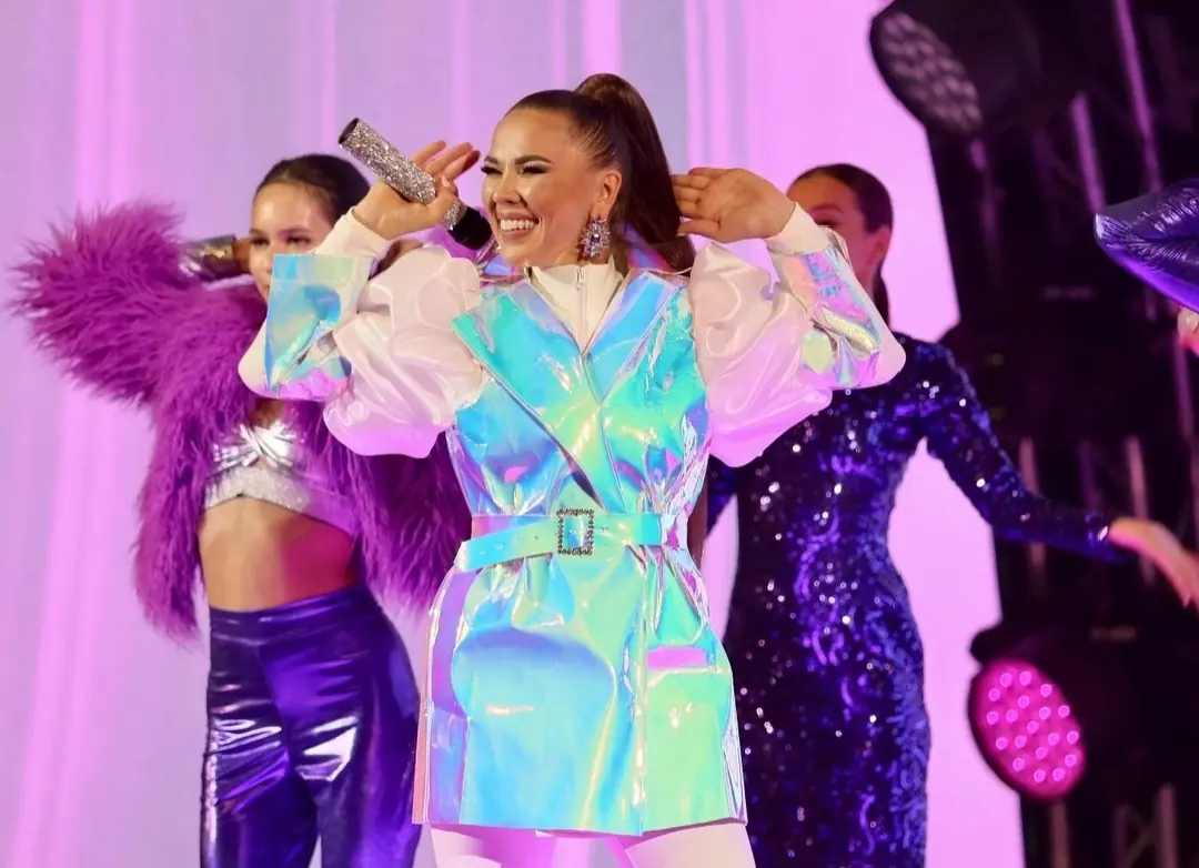 Не поступила на журфак, но прошла на «вокал», или как вместо машины купили фортепиано – феномен успеха Гузель Уразовой