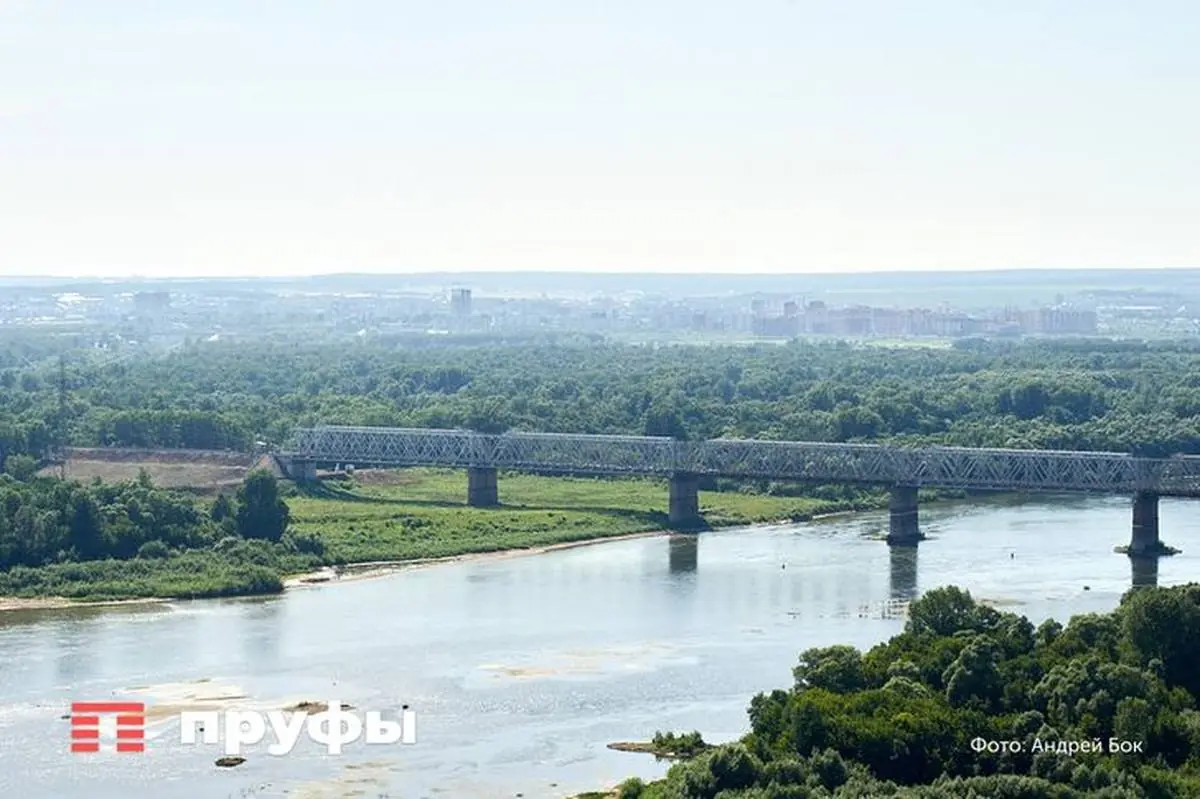 На берегу реки Уфы начали принудительно сносить частный пляж