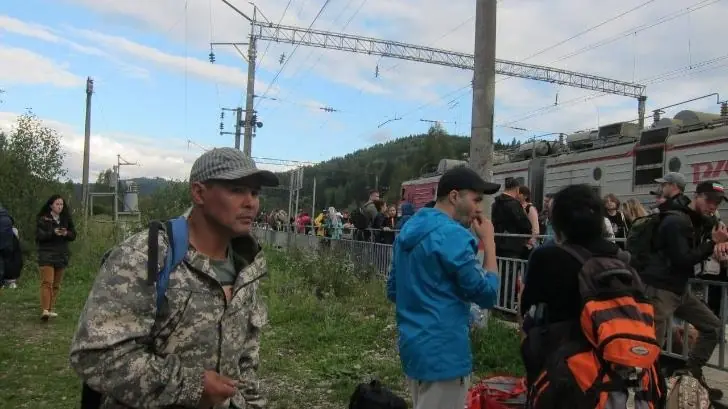 «Каждый год одно и то же!»: люди в ярости из-за очередной давки на электричках из Айгира