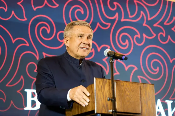 Путин лично поздравил главу Татарстана с днем народного единства