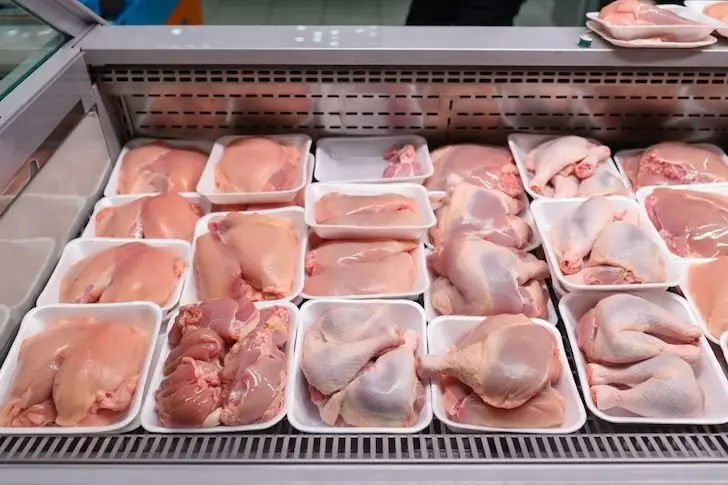 Курица из Китая заполняет российские прилавки: что будет с ценами на мясо