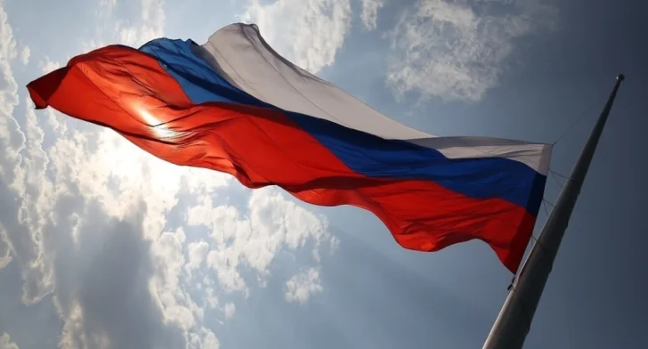 В школах Башкирии уроки будут начинаться с подъема государственного флага