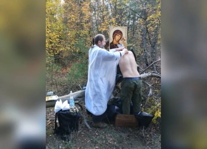 Уфимский священник крестил бойцов башкирских батальонов в мешках для трупов