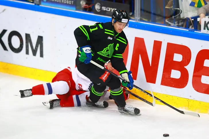 ХК «Салават Юлаев» прервал серию из пяти побед, проиграл дома «Локомотиву»