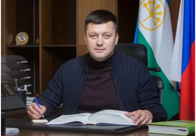 «Подбежит шайка и спросит»: мэр Уфы признался, что у него отнимали деньги