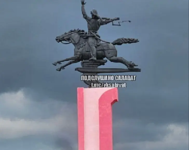 «Единорога не хватает!» Новый цвет стелы Салавата Юлаева не понравился людям