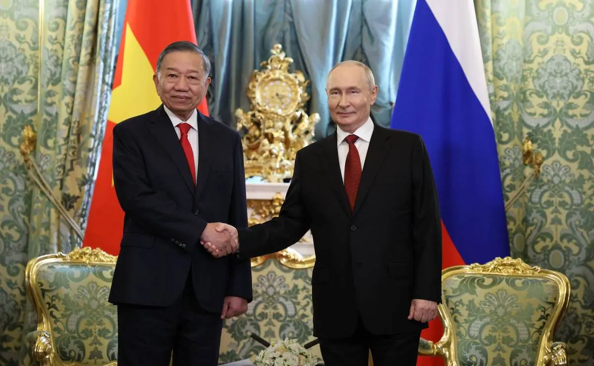 Путин провел в Кремле переговоры с президентом Вьетнама