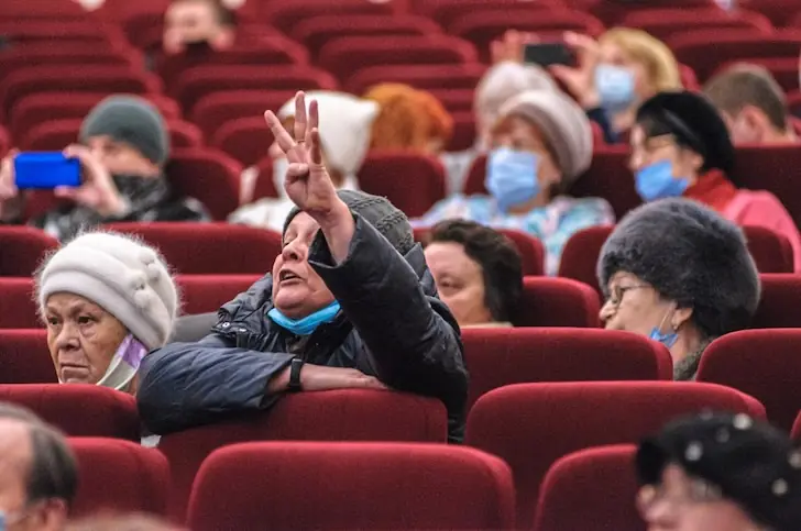 Что изменится с апреля для пенсионеров, получающих деньги на карту