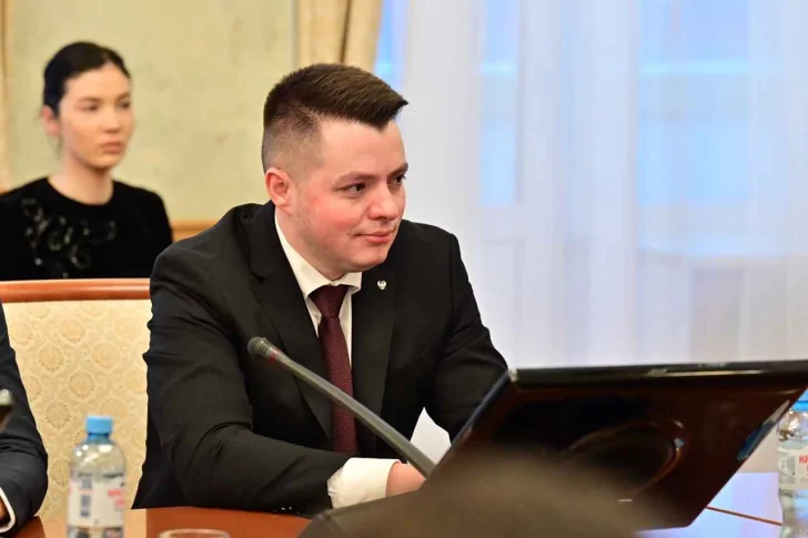 Подсидел. Вместо Яны Гайдук, которую обыскивали следователи, назначен ее зам