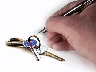 hand-chain-sign-finger-key-rental-1131829-pxhere.com.jpg