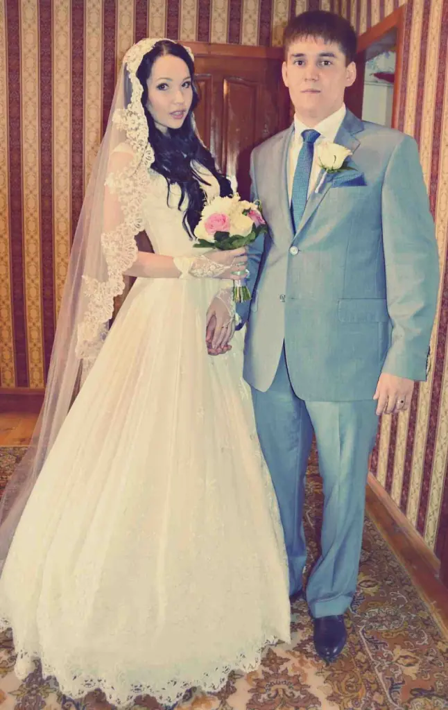 молодожены Ильмир Аглиуллин и Айсылу Юнусбаева (фотография со страницы Ассоциации студентов и аспирантов Башкортостана в Москве и Санкт-Петербурге)