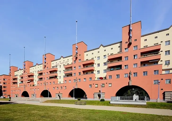 Карл-Маркс-Хоф — главный символ «Красной Вены».jpg