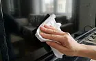 Как быстро почистить экран телевизора – без разводов, царапин и лишней химии