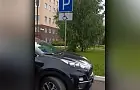 «Мы их наказывать не можем»: главврач РКБ Куватова в Уфе отреагировал на скандал с парковками для инвалидов у больницы