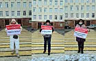 «Газ в Европе, Уфа в ***». Мэрию столицы Башкирии осадили активисты с плакатами