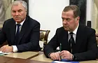 «На всех россиян объявлена охота»: Медведев предупредил о рисках для граждан РФ в Европе 