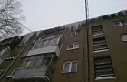 Жители Башкирии сигналят об опасности: снег упал на авто, трубу прорвало