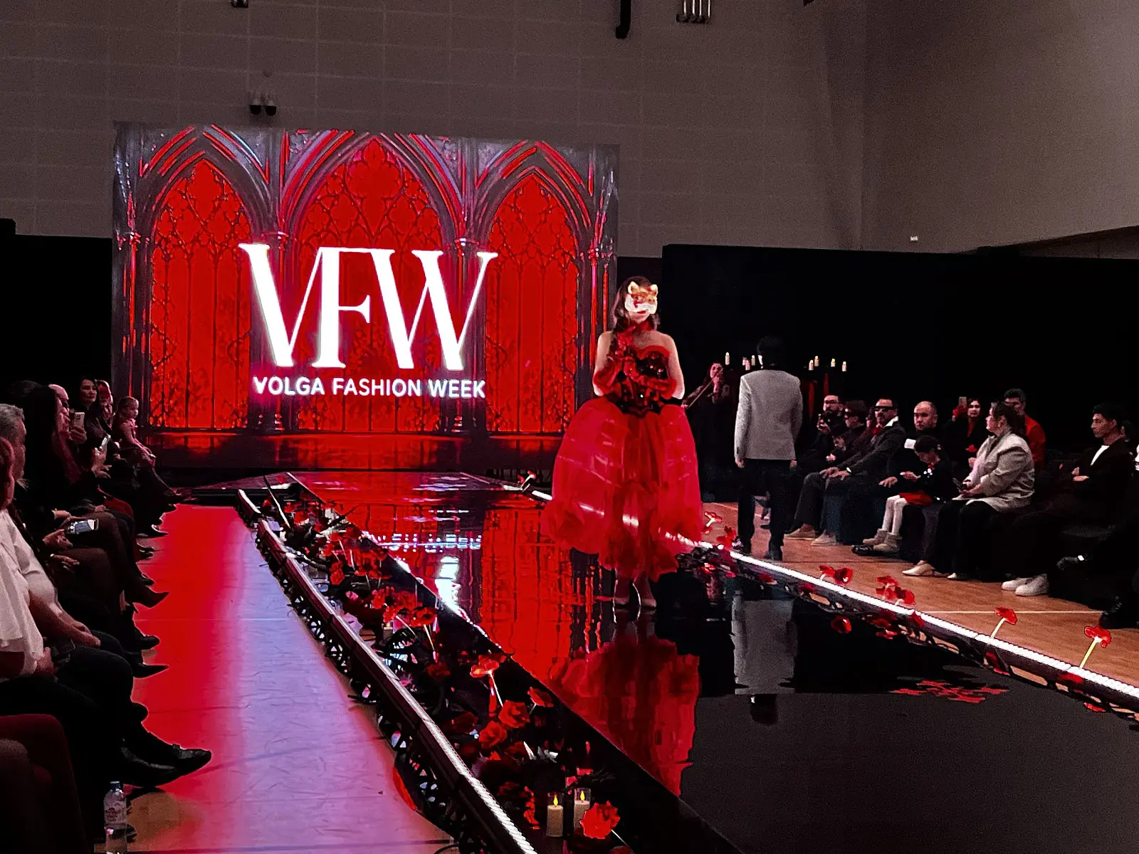 Венецианские мотивы и башкирские традиции: чем запомнилась Volga Fashion Week в Уфе