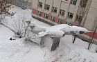 Снег нанес урон памятнику самолету в Уфе