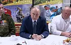 В госпитале Путин поблагодарил бойцов СВО за иконы с пулями