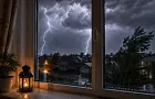 Никогда не делайте этого во время грозы, даже находясь дома: эксперты предупредили об опасности