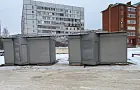 «Весь мусор нам отдают?» В Агидель из Москвы привезли серые киоски, похожие на туалеты