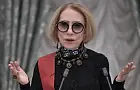 Врачи рассказали, что Инна Чурикова идет на поправку после падения со сцены