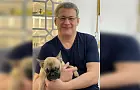 Хабиров показал собачку, которую ему подарили родственники погибшего военного