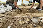 Во время строительства дороги под землей были найдены 22 000 мешков с золотыми сокровищами