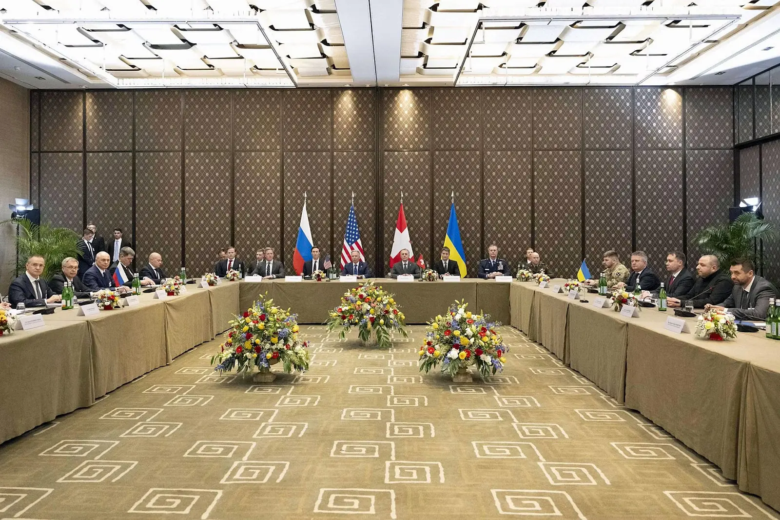 Глава МИД Украины заявил о невозможности мира без давления на Россию